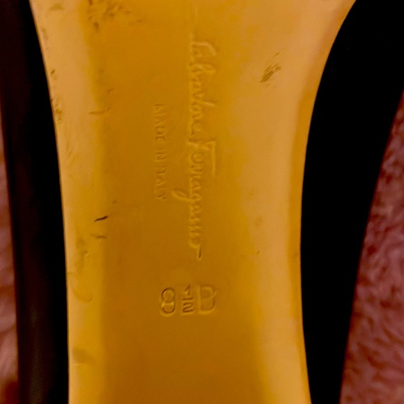 FARAGAMO 2 inch heels - Picture 3 of 5